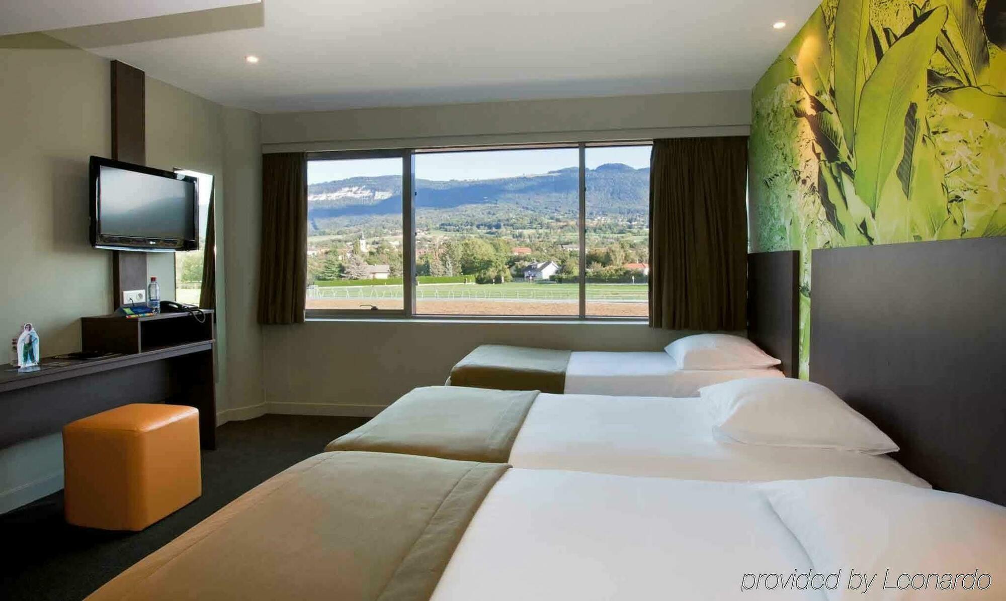 Ibis Styles Saint Julien En Genevois Vitam Неданс Стая снимка